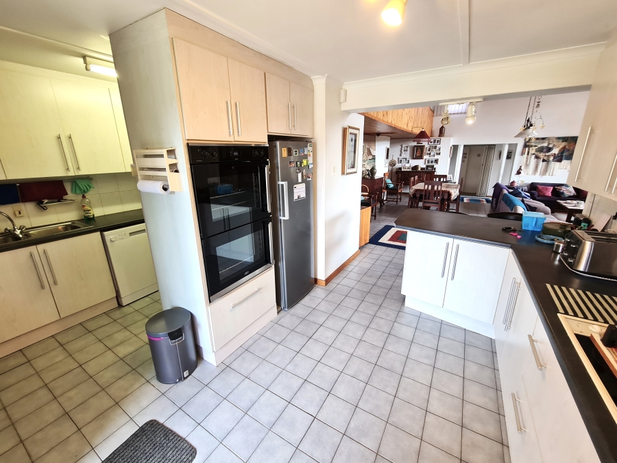 4 Bedroom Property for Sale in Wavecrest Eastern Cape